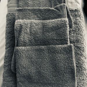 2 BATH TOWELS AND WASHCLOTHS SET